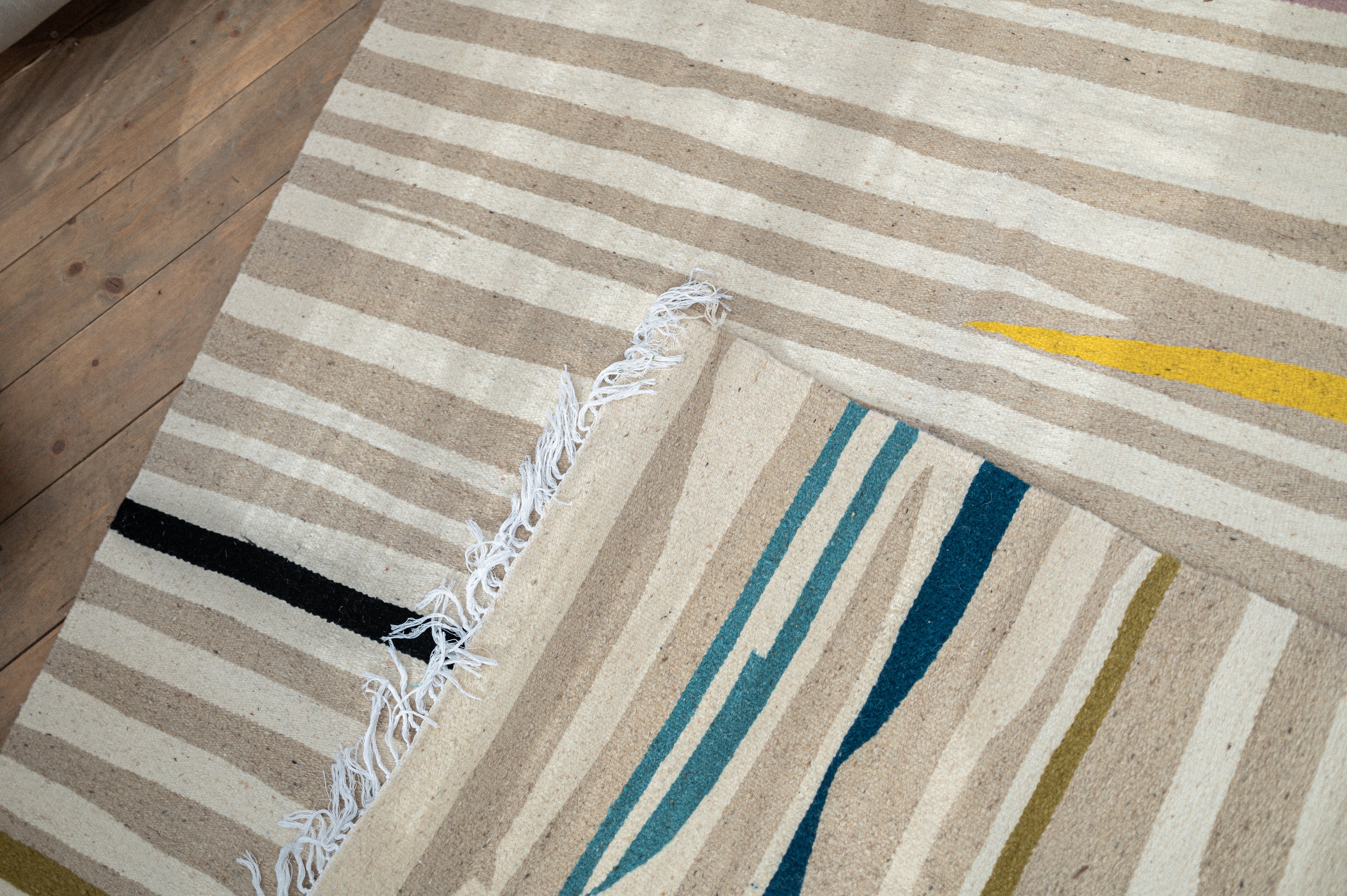 RÜG. 02 - WOOL CARPETÈ 'LYERS' / DYWAN WEŁNIANY 'LYERS'